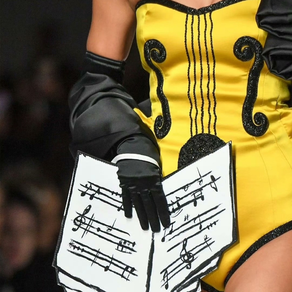 SS20 Moschino Couture Jeremy Scott Leather Musical Notes Score Clutch Picasso